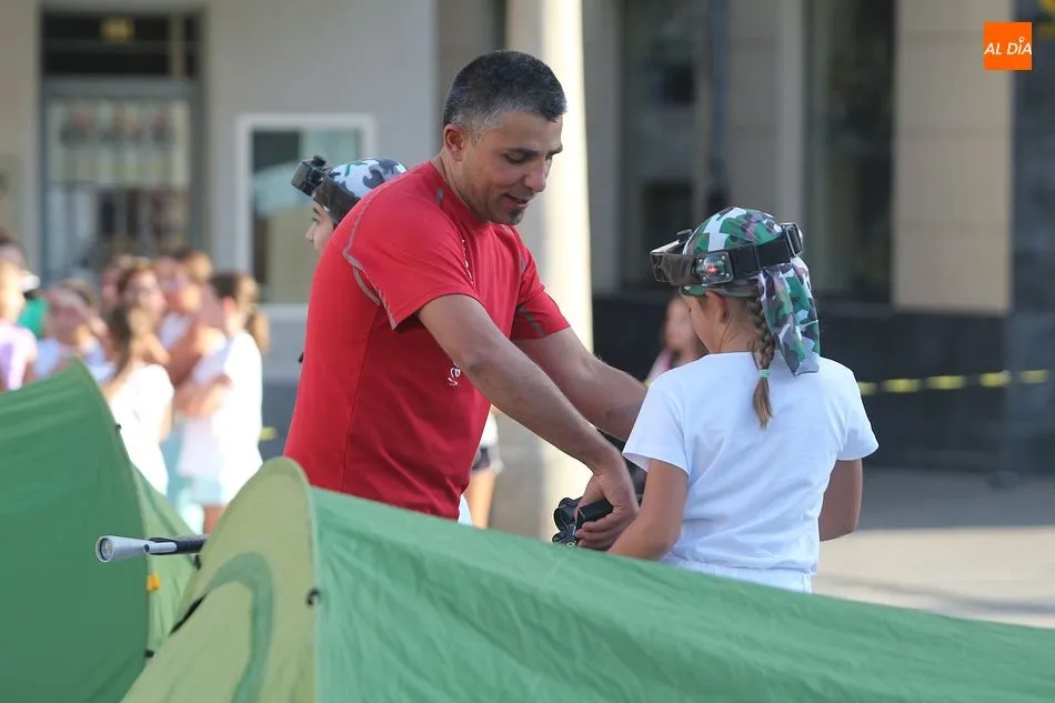 Foto 10 - La Plaza Mayor acoge el divertido &lsquo;l&aacute;ser combat&rsquo; de Guijuelo Joven