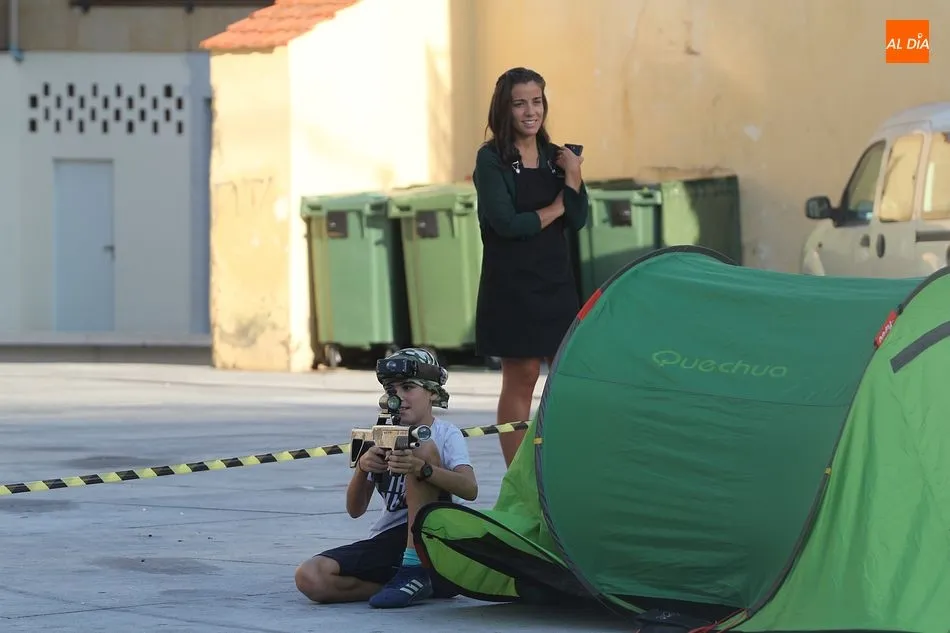Foto 7 - La Plaza Mayor acoge el divertido &lsquo;l&aacute;ser combat&rsquo; de Guijuelo Joven