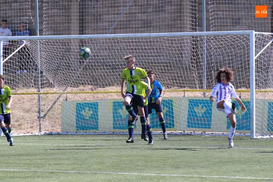 Foto 11 - Empate del Santa Marta de Liga Nacional y derrota de las chicas del Salamanca FF en Pozuelo