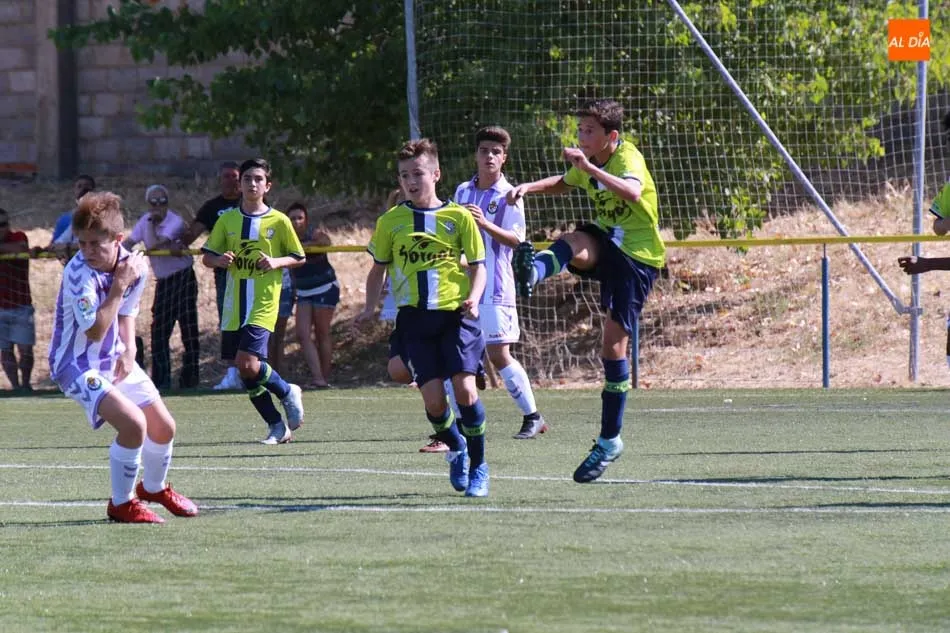Foto 10 - Empate del Santa Marta de Liga Nacional y derrota de las chicas del Salamanca FF en Pozuelo