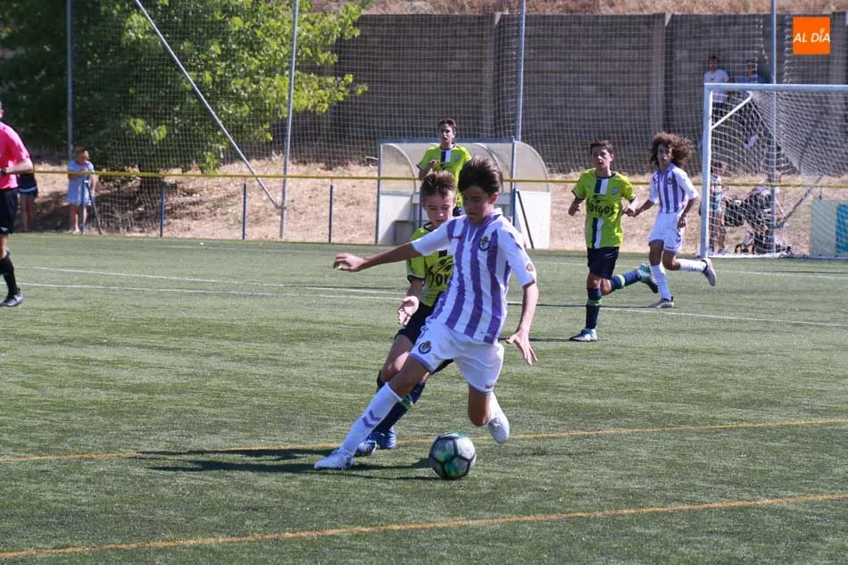 Foto 6 - Empate del Santa Marta de Liga Nacional y derrota de las chicas del Salamanca FF en Pozuelo