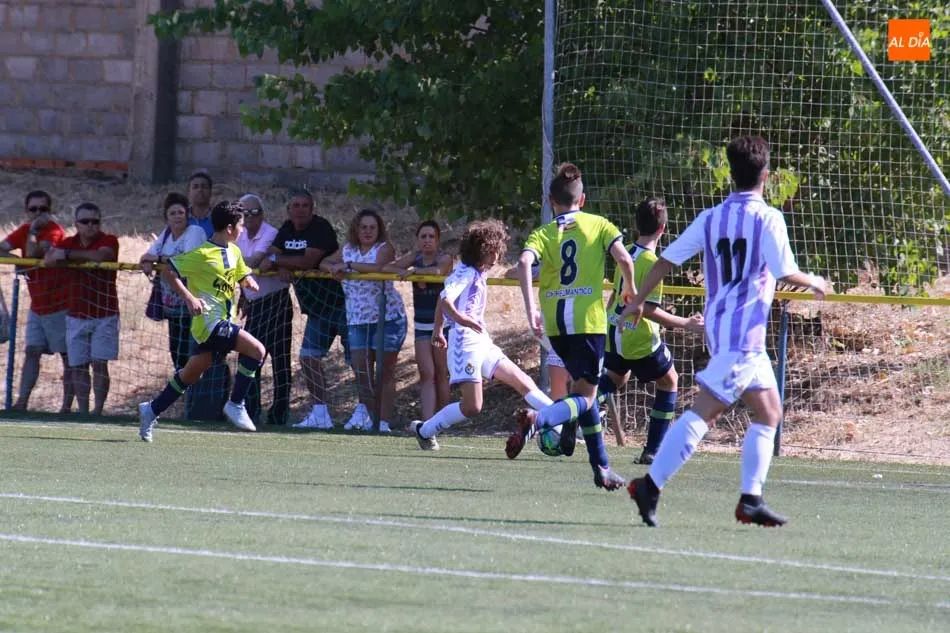 Foto 4 - Empate del Santa Marta de Liga Nacional y derrota de las chicas del Salamanca FF en Pozuelo