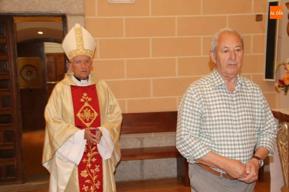 Foto 7 - Monse&ntilde;or Garc&iacute;a Burillo destaca el valor espiritual y actual de V&iacute;tor Teresa