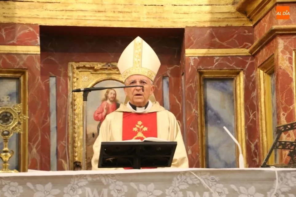 Foto 6 - Monse&ntilde;or Garc&iacute;a Burillo destaca el valor espiritual y actual de V&iacute;tor Teresa