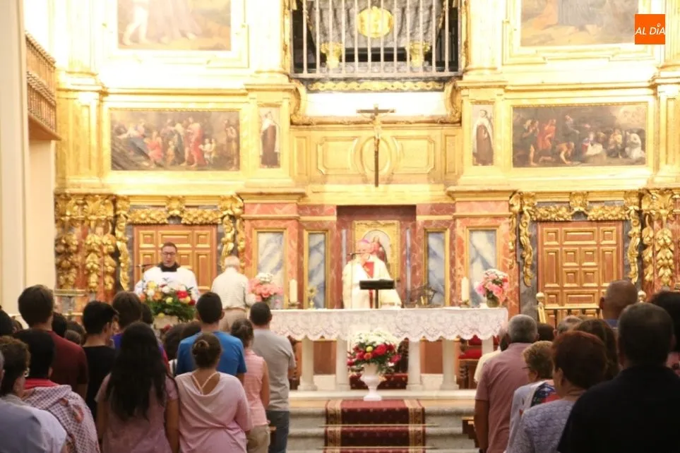 Foto 5 - Monse&ntilde;or Garc&iacute;a Burillo destaca el valor espiritual y actual de V&iacute;tor Teresa