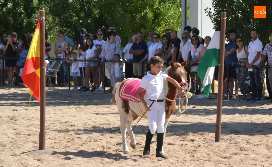Espíritu joven en la calurosa mañana del último día de la Feria del Caballo  