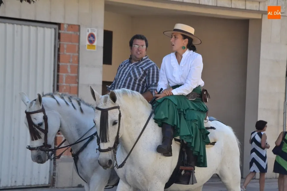 Foto 10 - Esp&iacute;ritu joven en la calurosa ma&ntilde;ana del &uacute;ltimo d&iacute;a de la Feria del Caballo  