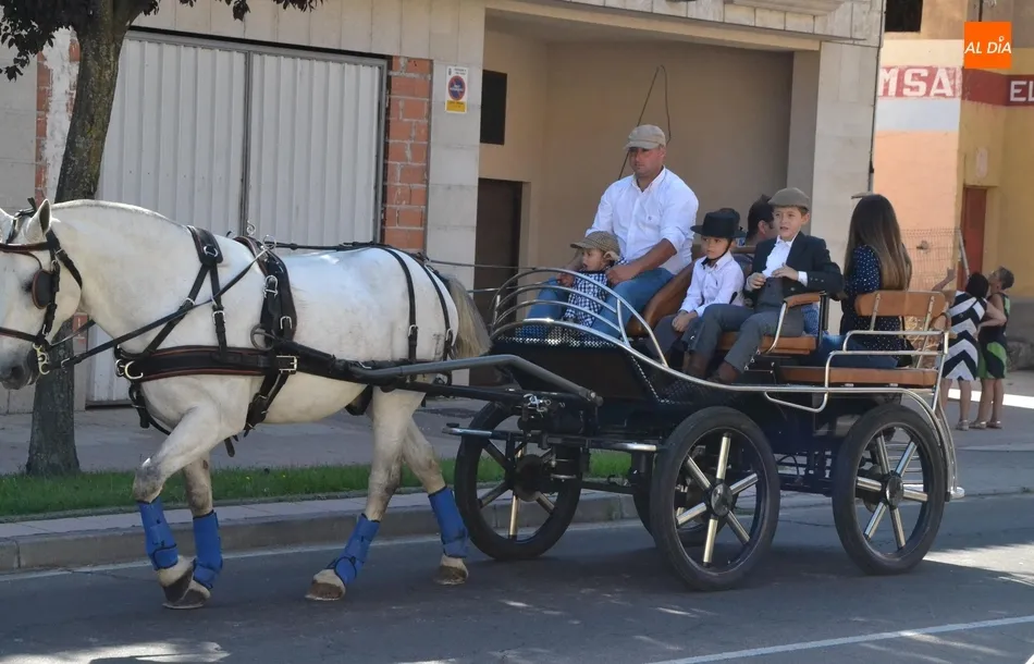 Foto 9 - Esp&iacute;ritu joven en la calurosa ma&ntilde;ana del &uacute;ltimo d&iacute;a de la Feria del Caballo  