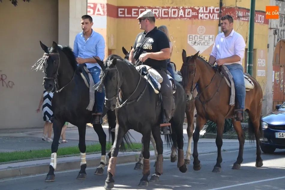 Foto 11 - Esp&iacute;ritu joven en la calurosa ma&ntilde;ana del &uacute;ltimo d&iacute;a de la Feria del Caballo  