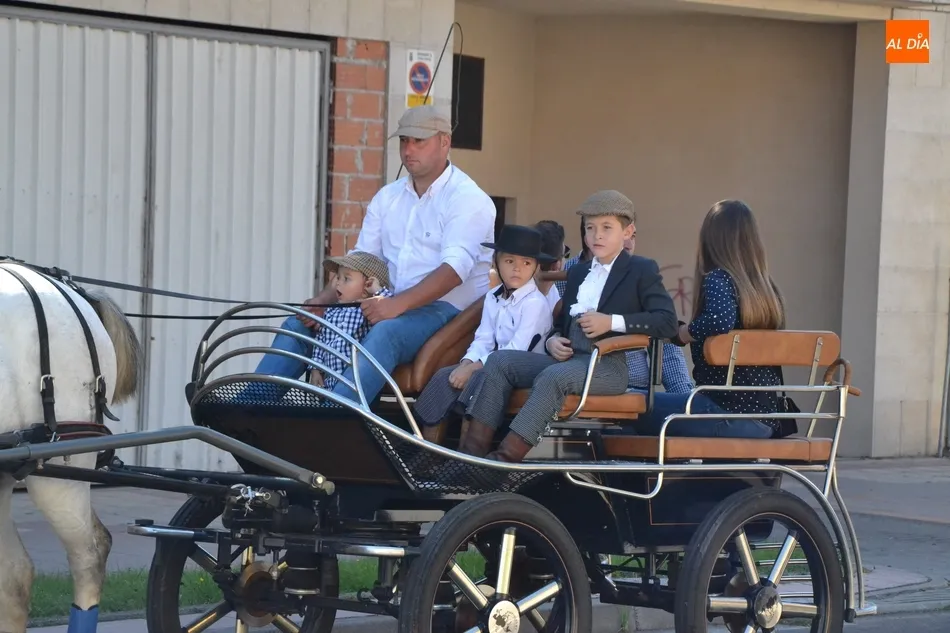 Foto 8 - Esp&iacute;ritu joven en la calurosa ma&ntilde;ana del &uacute;ltimo d&iacute;a de la Feria del Caballo  