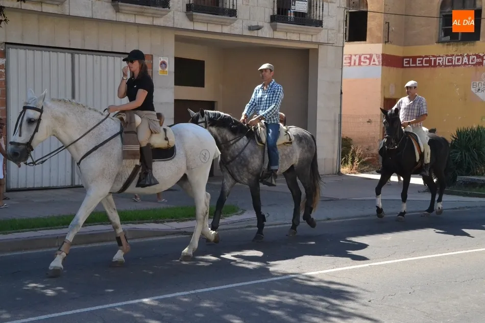 Foto 7 - Esp&iacute;ritu joven en la calurosa ma&ntilde;ana del &uacute;ltimo d&iacute;a de la Feria del Caballo  