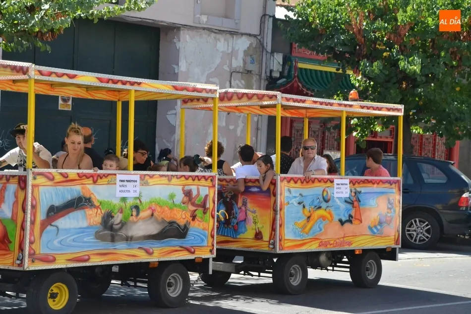 Foto 4 - Esp&iacute;ritu joven en la calurosa ma&ntilde;ana del &uacute;ltimo d&iacute;a de la Feria del Caballo  