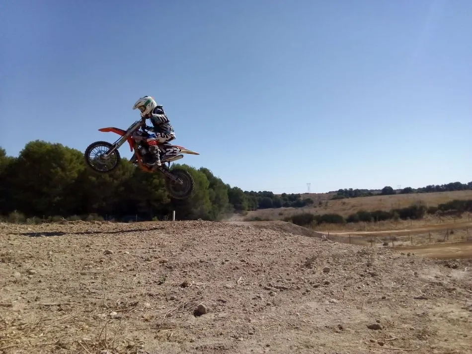 Foto 3 - Ander Redero toma contacto con su nueva KTM 65  