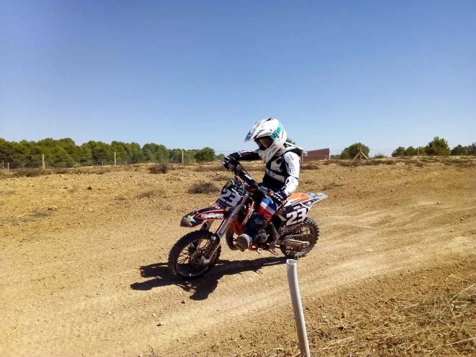Foto 2 - Ander Redero toma contacto con su nueva KTM 65  