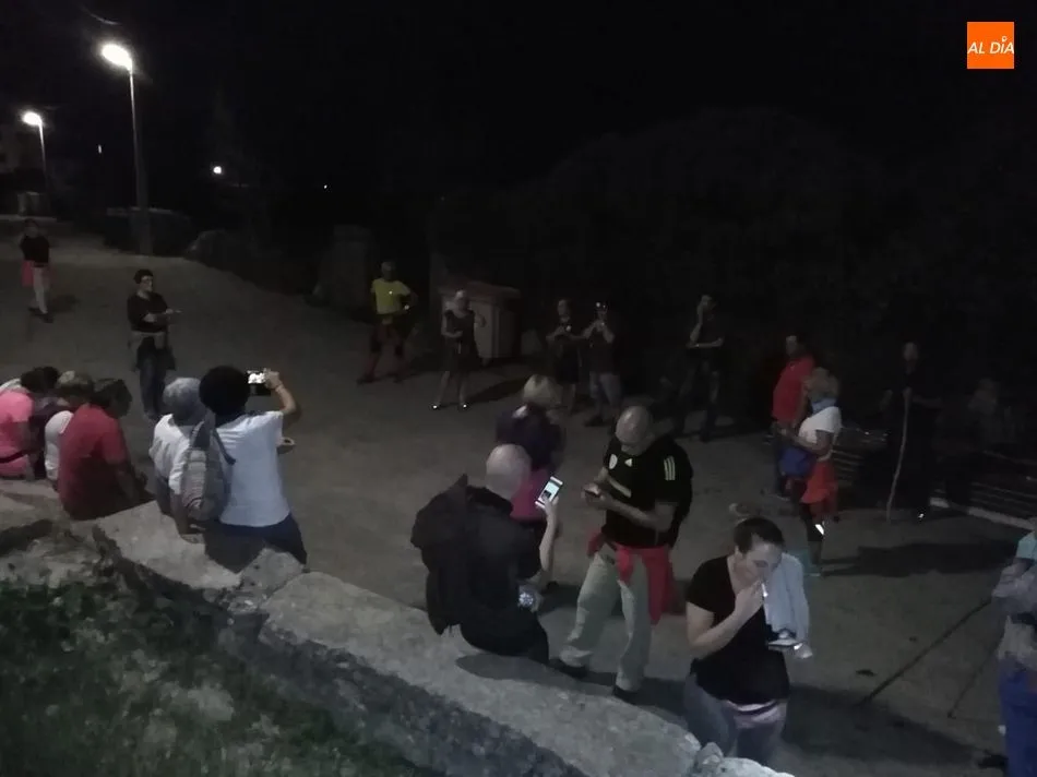 Foto 4 - Acasife celebra una entretenida marcha nocturna en Valdefuentes de Sangus&iacute;n