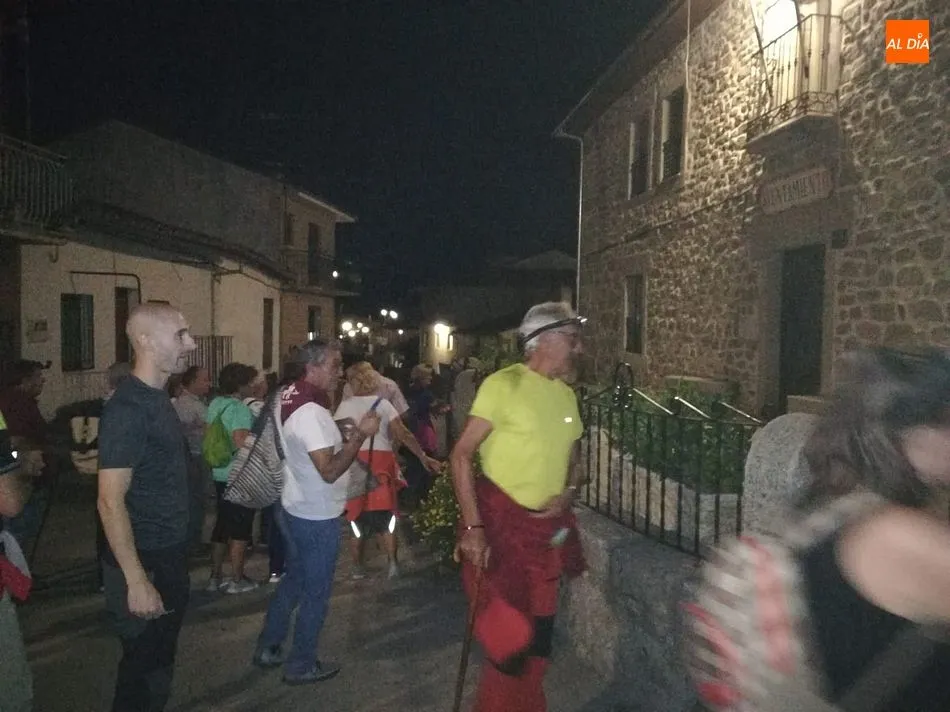 Foto 2 - Acasife celebra una entretenida marcha nocturna en Valdefuentes de Sangus&iacute;n