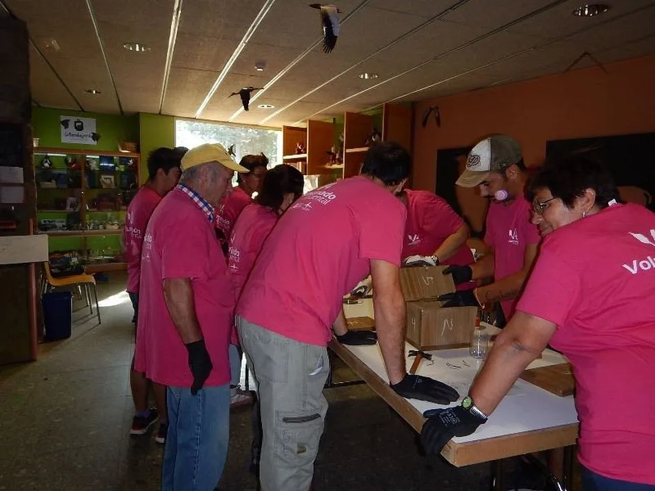 Foto 5 - Voluntarios ambientales de Tamames crean nidos para p&aacute;jaros en la Casa del Parque