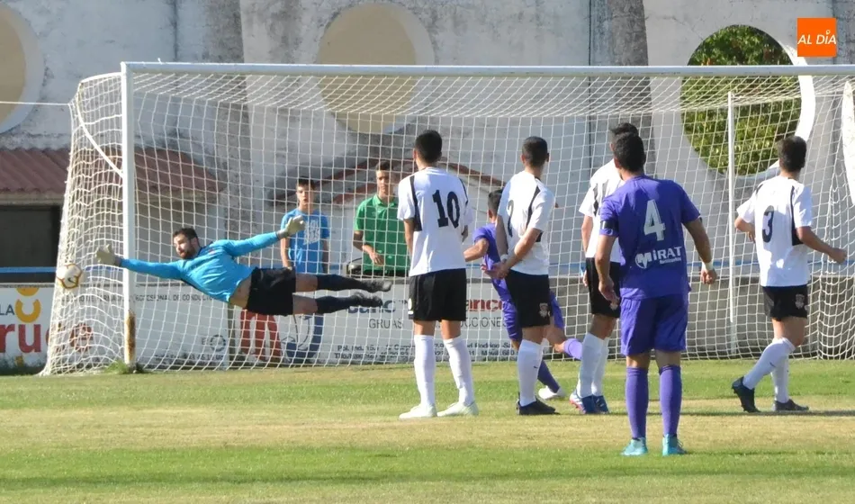 El Ribert corta las dos orejas en el abrasador coso del Ciudad Rodrigo en un derby con poco juego  