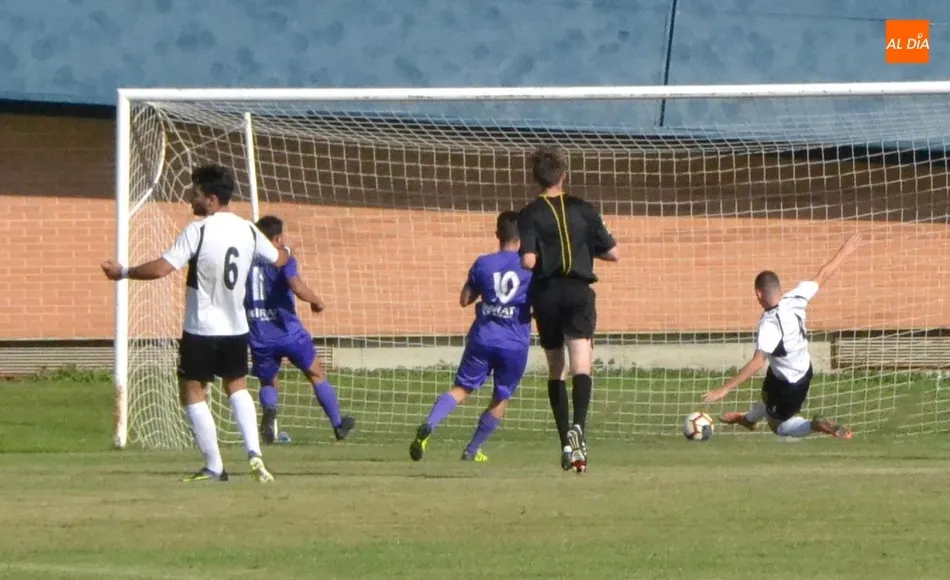 Foto 9 - El Ribert corta las dos orejas en el abrasador coso del Ciudad Rodrigo en un derby con poco juego  
