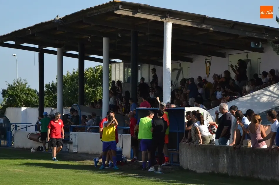 Foto 3 - El Ribert corta las dos orejas en el abrasador coso del Ciudad Rodrigo en un derby con poco juego  