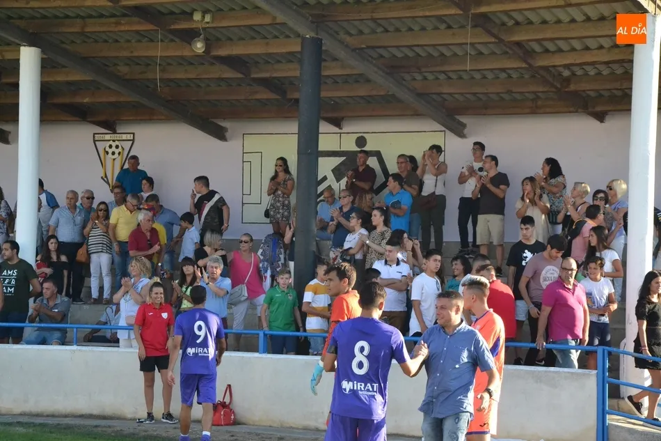 Foto 6 - El Ribert corta las dos orejas en el abrasador coso del Ciudad Rodrigo en un derby con poco juego  