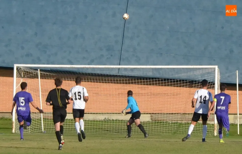 Foto 10 - El Ribert corta las dos orejas en el abrasador coso del Ciudad Rodrigo en un derby con poco juego  