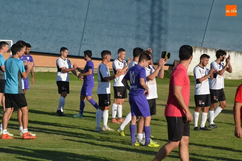 Foto 8 - El Ribert corta las dos orejas en el abrasador coso del Ciudad Rodrigo en un derby con poco juego  