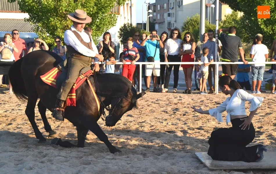 La Feria entrega sus premios dentro de una tarde final con mucho baile en la pista y en la carpa  