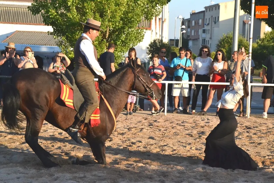 Foto 4 - La Feria entrega sus premios dentro de una tarde final con mucho baile en la pista y en la carpa  