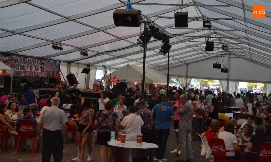 Foto 2 - La Feria entrega sus premios dentro de una tarde final con mucho baile en la pista y en la carpa  