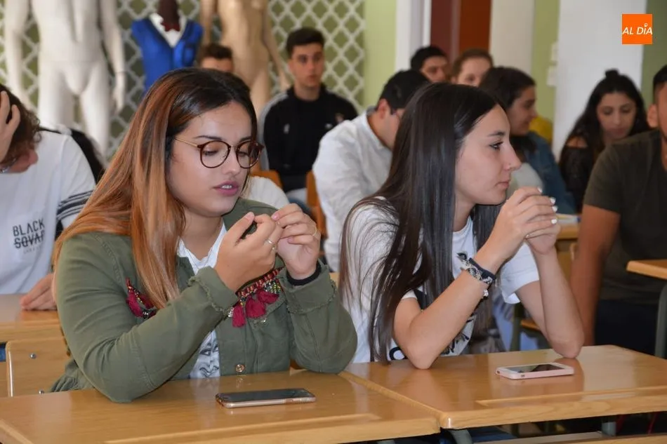 Foto 8 - La ilusi&oacute;n de estudiantes y docentes marca el comienzo del curso en el Centro de FP Hern&aacute;ndez Vera