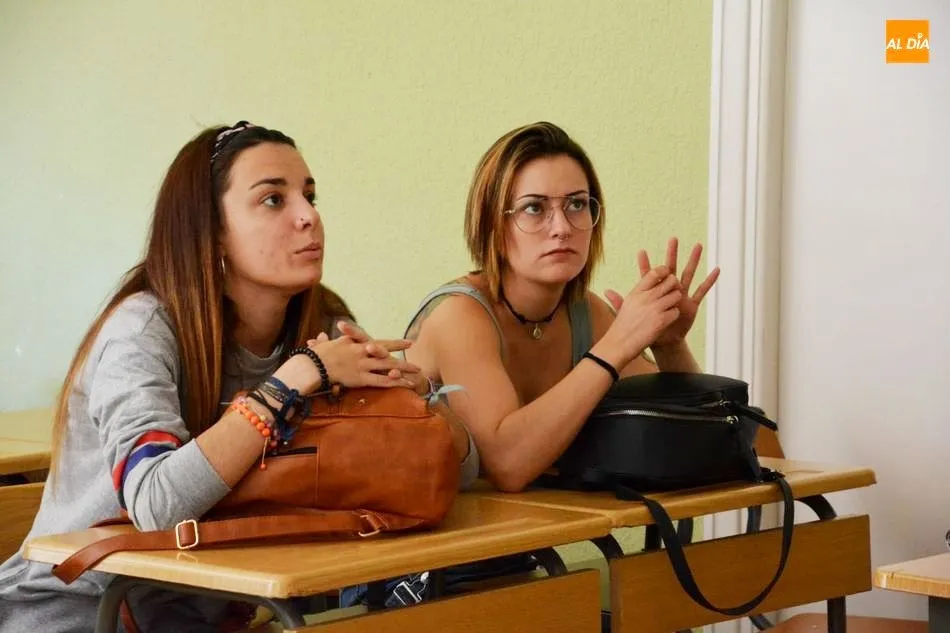 Foto 4 - La ilusi&oacute;n de estudiantes y docentes marca el comienzo del curso en el Centro de FP Hern&aacute;ndez Vera