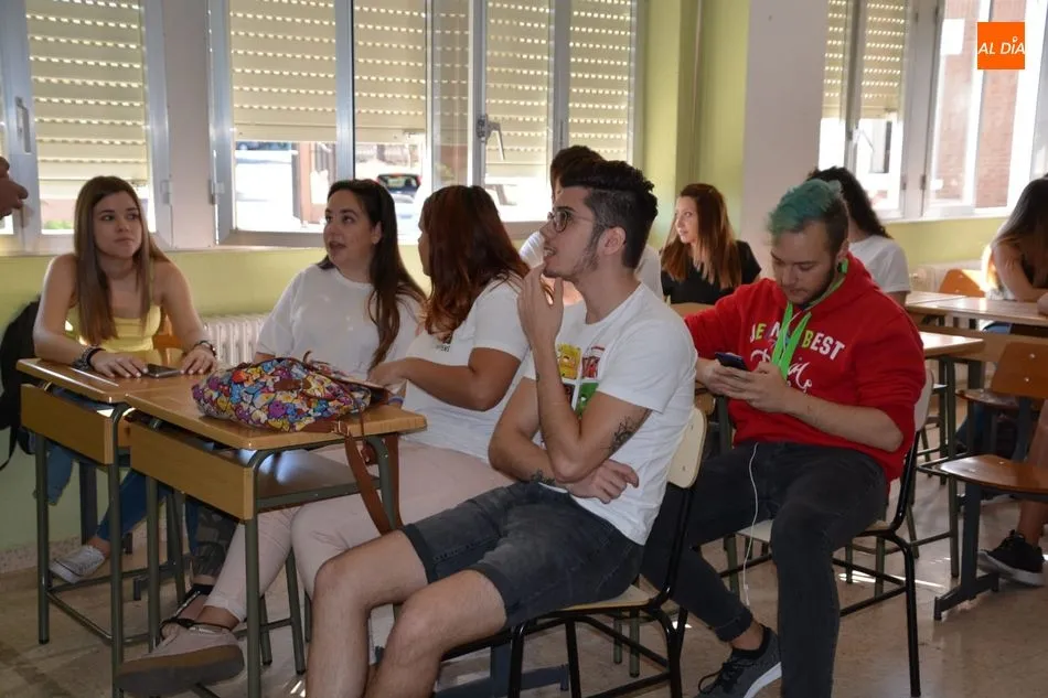 Foto 2 - La ilusi&oacute;n de estudiantes y docentes marca el comienzo del curso en el Centro de FP Hern&aacute;ndez Vera