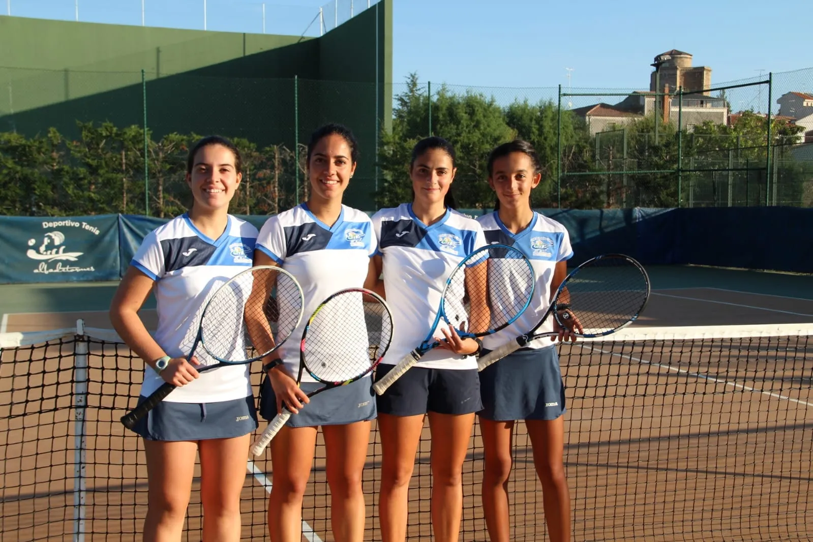 Integrantes del equipo femenino del Club Tenis Alba de Tormes