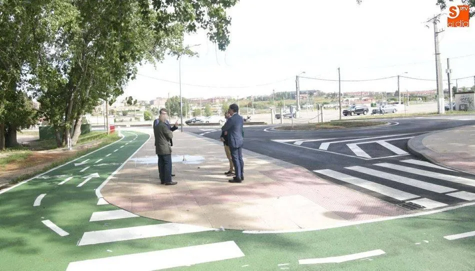 El alcalde de Salamanca, Alfonso Fernández Mañueco, en la zona de carril bici de la Aldehuela.