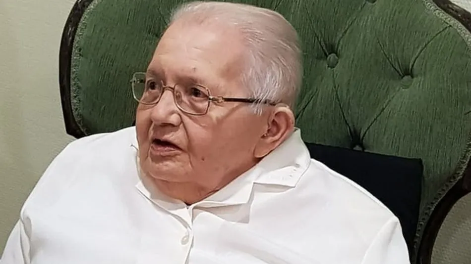 El título valora su tarea como promotora de la imagen de la Universidad en el ámbito internacional