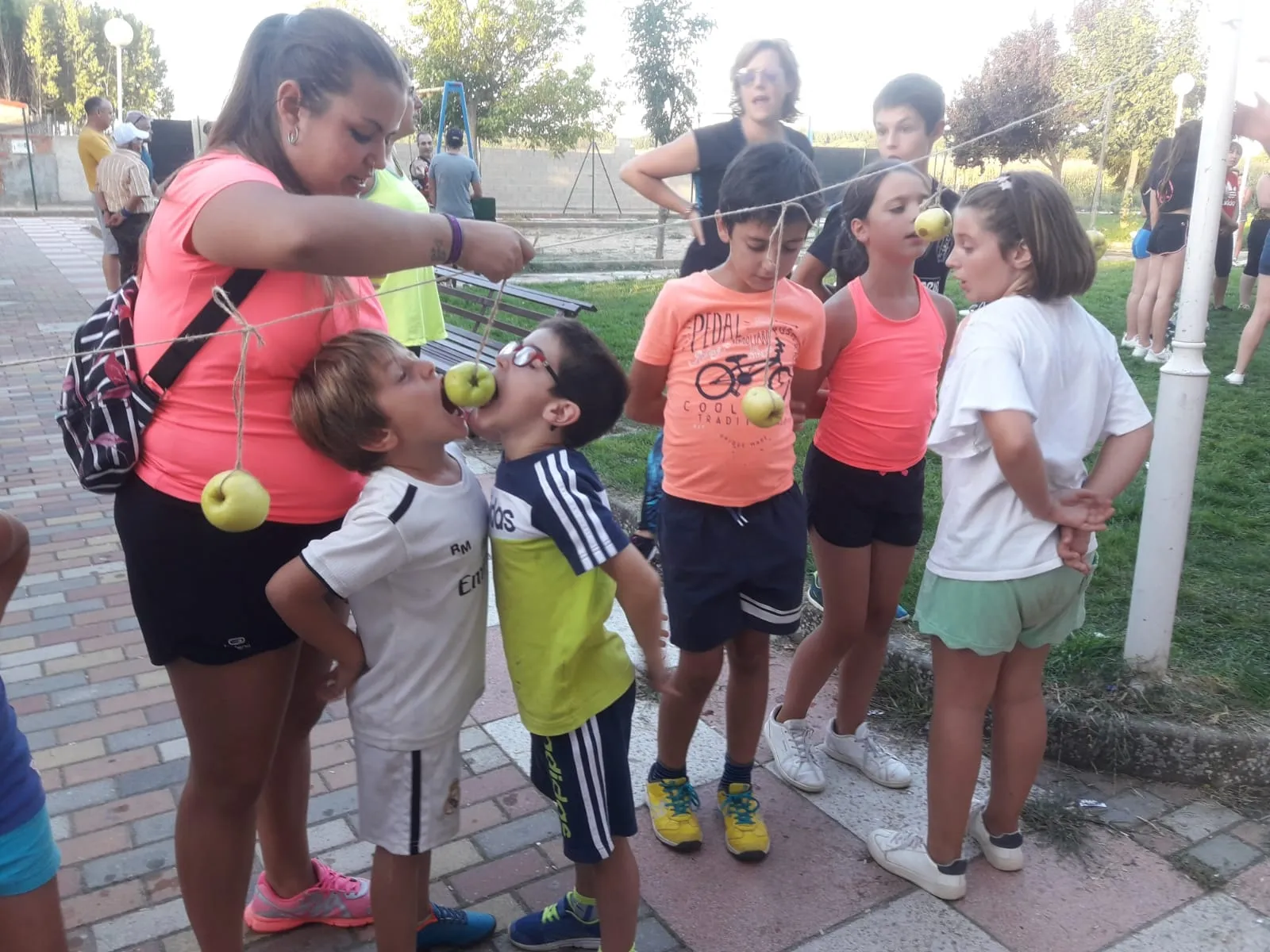 Foto 10 - Los vecinos de Encinas de Arriba disfrutan de sus propias Olimpiadas