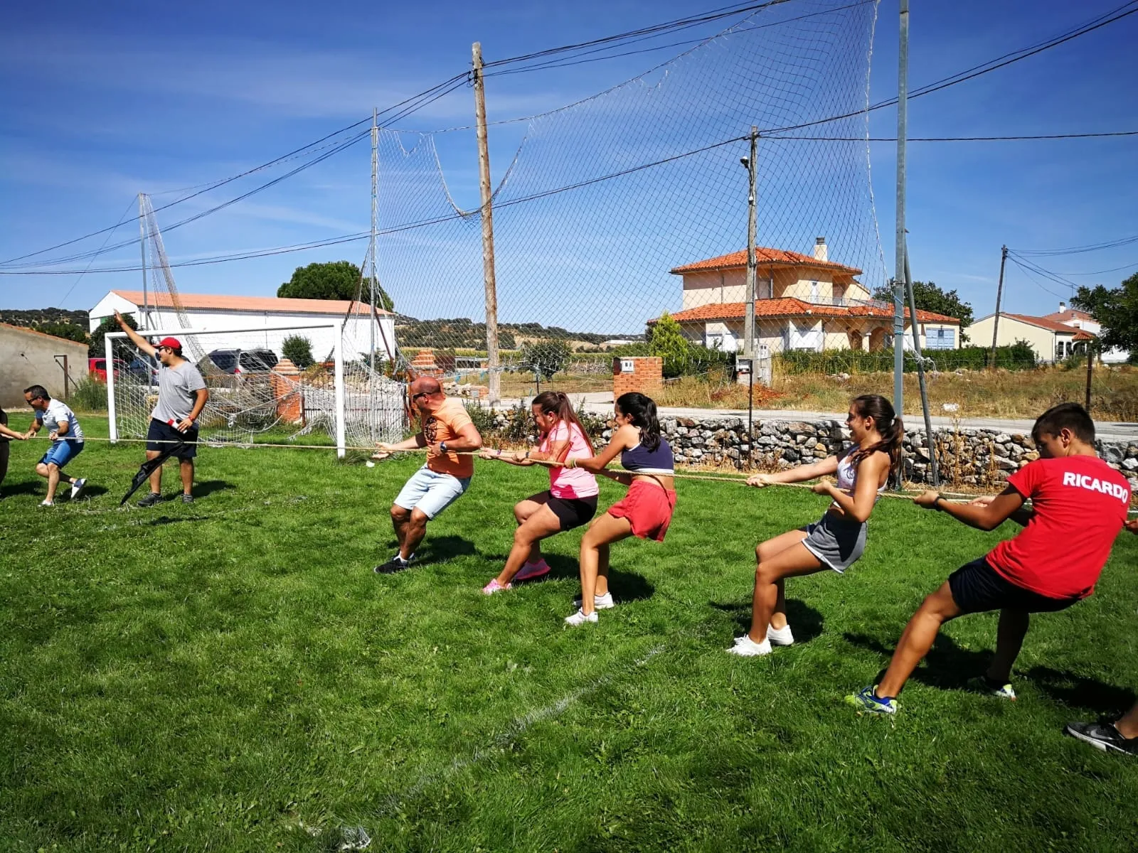 Foto 6 - Los vecinos de Encinas de Arriba disfrutan de sus propias Olimpiadas