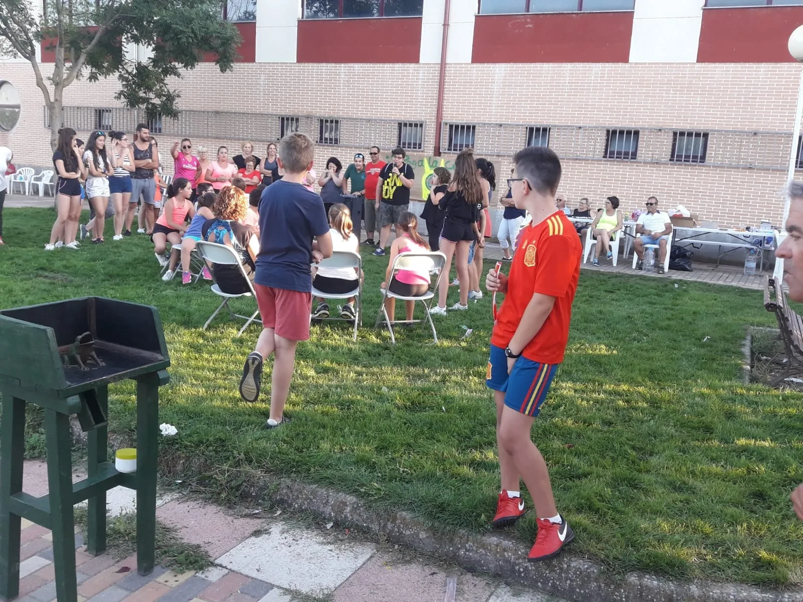 Foto 4 - Los vecinos de Encinas de Arriba disfrutan de sus propias Olimpiadas