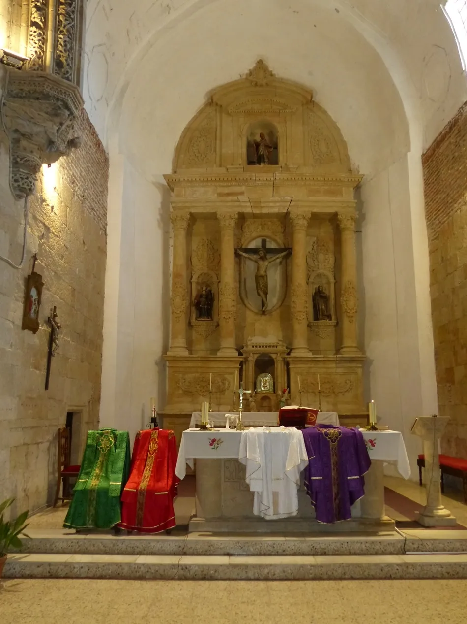 Foto 5 - Nuevas casullas para la parroquia de Villoria gracias a la Cofrad&iacute;a del Sagrado Coraz&oacute;n
