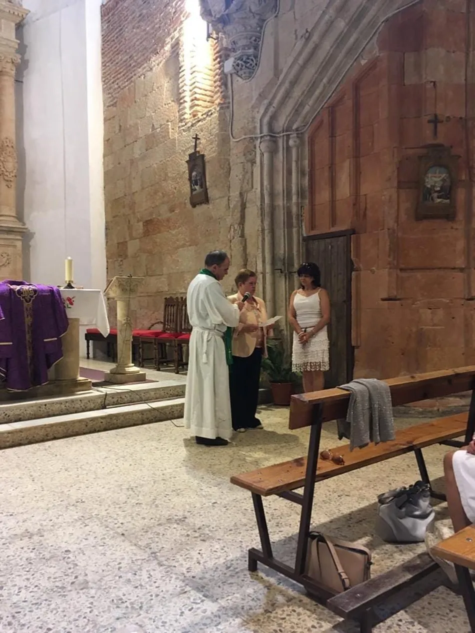 Foto 4 - Nuevas casullas para la parroquia de Villoria gracias a la Cofrad&iacute;a del Sagrado Coraz&oacute;n