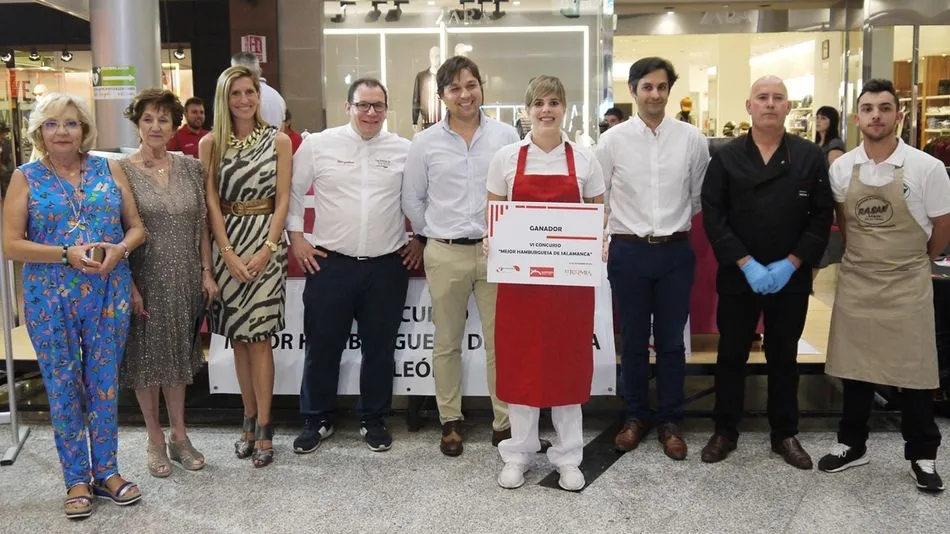 Los participantes han preparado dos tipos de hamburguesa: una en crudo y otra de presentación libre