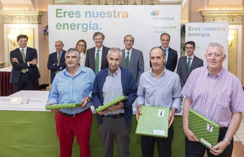 Foto 2 - Iberdrola homenajea a m&aacute;s de 60 trabajadores veteranos y jubilados de Castilla y Le&oacute;n  