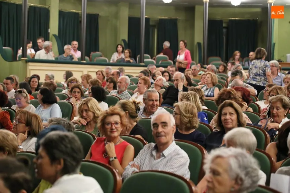 Foto 4 - Lecciones de Nieves Concostrina en el encuentro &lsquo;Di&aacute;logo de la Lengua&rsquo;  