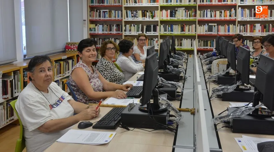 Foto 3 - Las mujeres de Lumbrales se ponen al d&iacute;a en seguridad en las redes sociales
