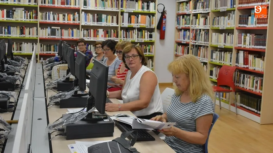 Foto 5 - Las mujeres de Lumbrales se ponen al d&iacute;a en seguridad en las redes sociales