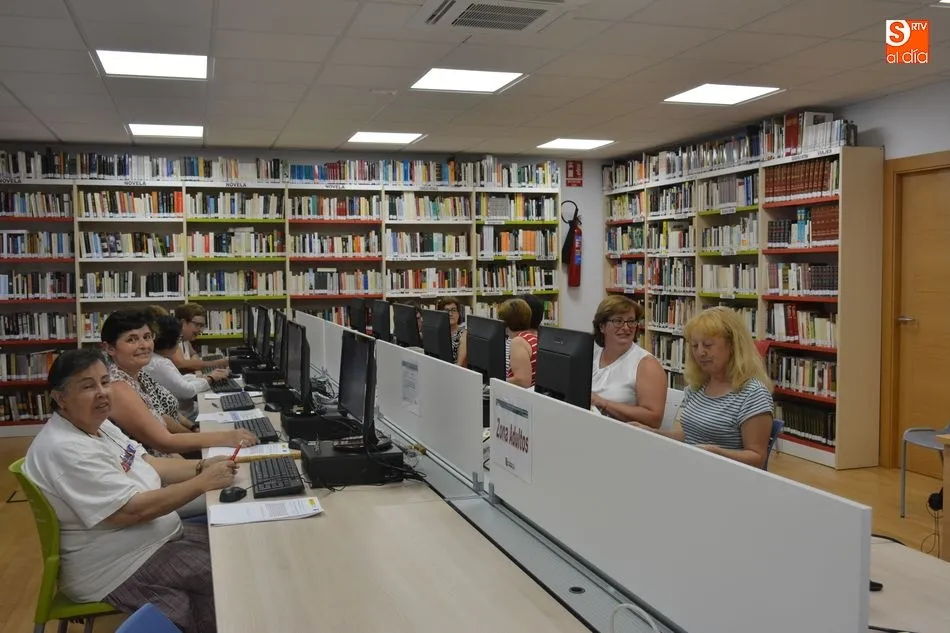 Foto 4 - Las mujeres de Lumbrales se ponen al d&iacute;a en seguridad en las redes sociales