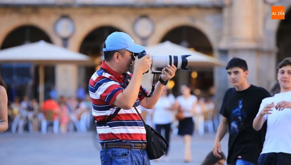 La llegada de turistas supone un pilar importante en la economía de Salamanca