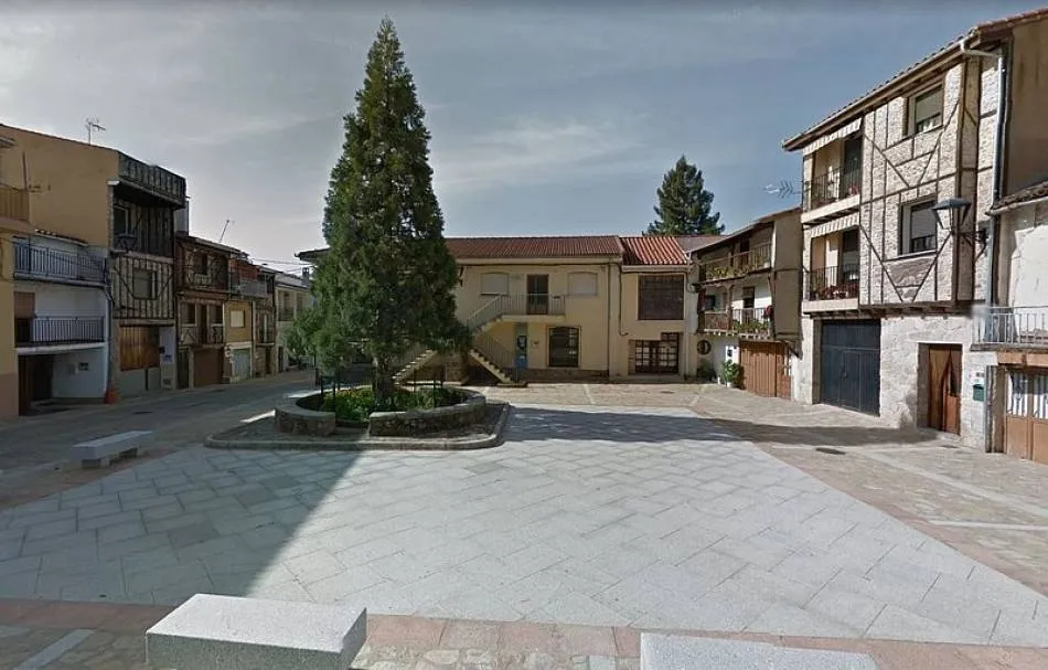 Imagen del Ayuntamiento de Garcibuey, sin plenos desde hace 28 meses. Foto: Googlemaps