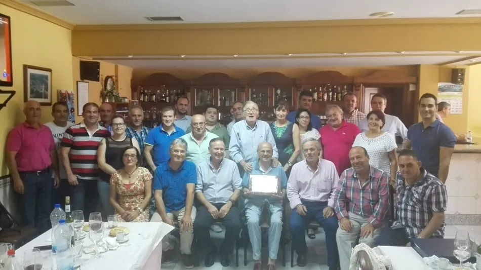 Homenaje a Vicente Hernández al que se sumaron representantes de los pueblos de la Ribera de Cañedo